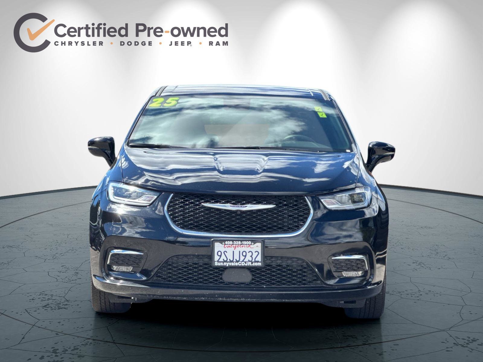 Certified 2025 Chrysler Pacifica Select FWD image 9