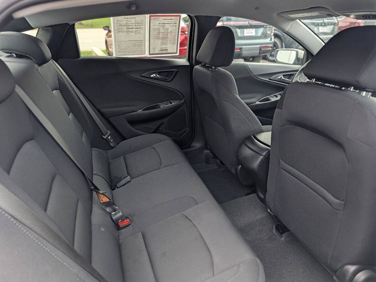 Used 2025 Chevrolet Malibu RS FWD image 16