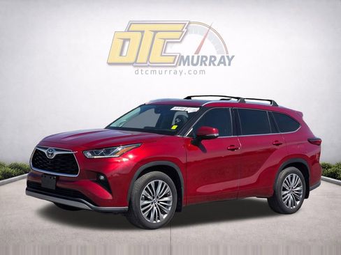 Used 2023 Toyota Highlander Platinum image 2