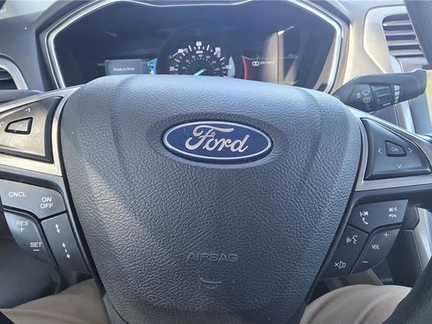 Used 2019 Ford Fusion SE FWD image 17