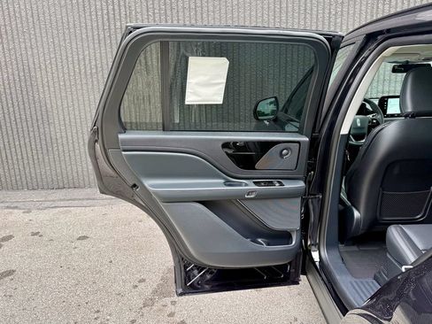 New 2026 Lincoln Aviator AWD image 16
