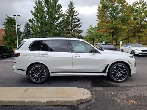 New 2026 BMW X7 M60i image 4
