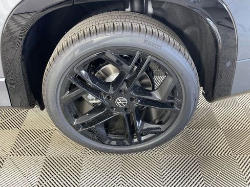 New 2026 Volkswagen Tiguan SE R-Line AWD/4WD image 18