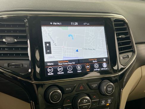 Used 2022 Jeep Grand Cherokee Laredo E image 13