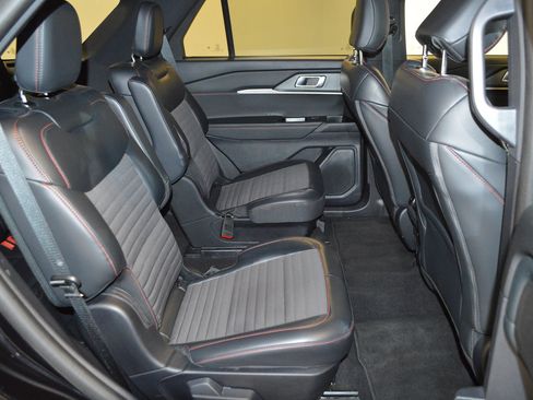 Used 2025 Ford Explorer ST-Line AWD/4WD image 12