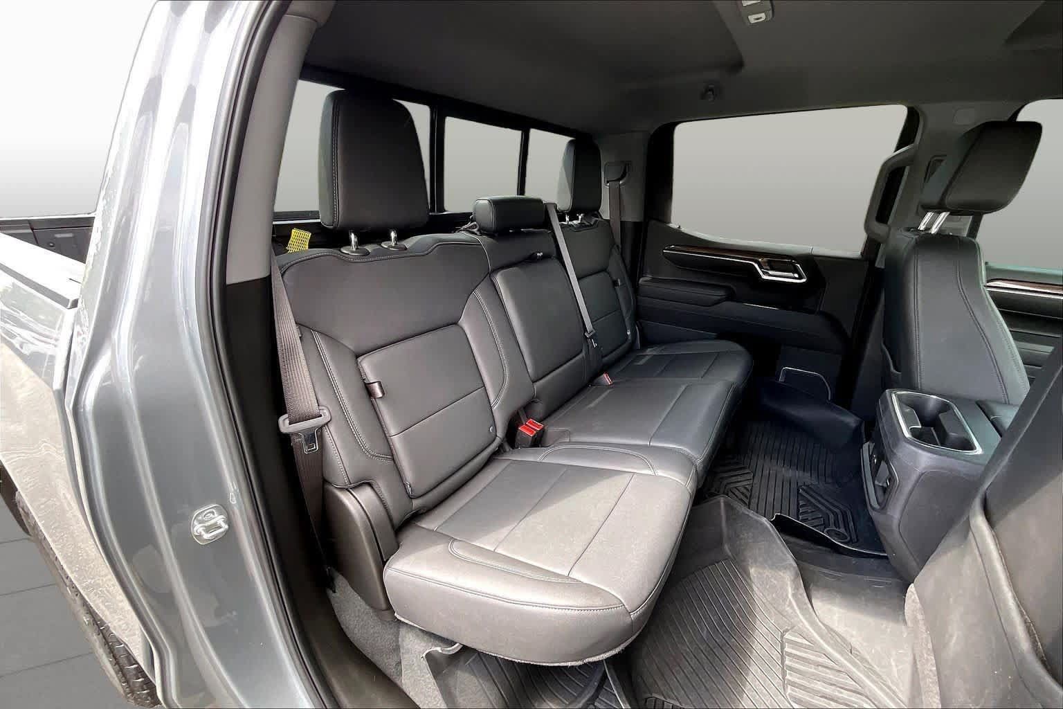 Used 2025 Chevrolet Silverado 1500 LT Trail Boss w/ Convenience Package II AWD/4WD image 50