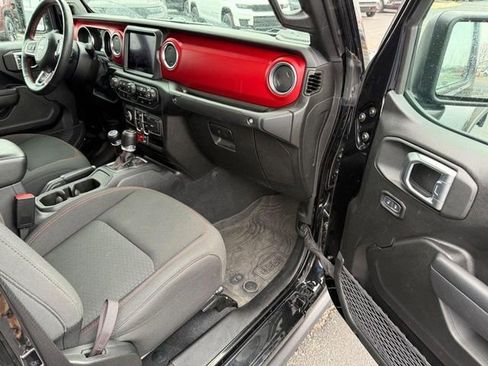 Certified 2023 Jeep Gladiator Rubicon w/ Cold Weather Group image 15