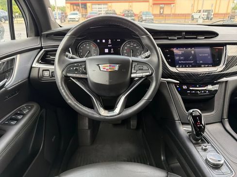 Used 2024 Cadillac XT6 Premium Luxury w/ Technology Package AWD/4WD image 16