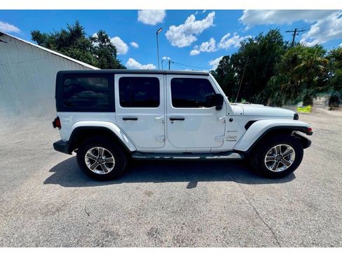 Used 2019 Jeep Wrangler Unlimited Sahara AWD/4WD image 7