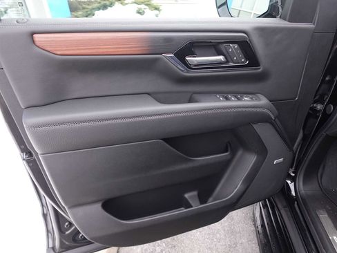 New 2025 GMC Yukon XL Denali w/ LPO, Illumination Package image 11