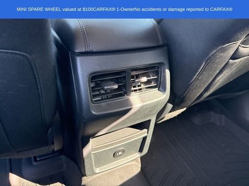 Used 2024 Ford Edge SE image 15