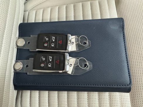 Used 2022 Land Rover Discovery Sport SE image 32