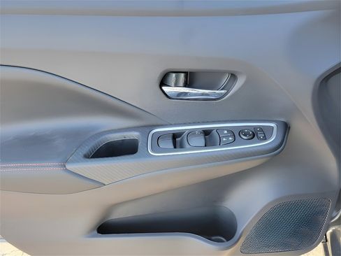 Used 2025 Nissan Versa SR image 9