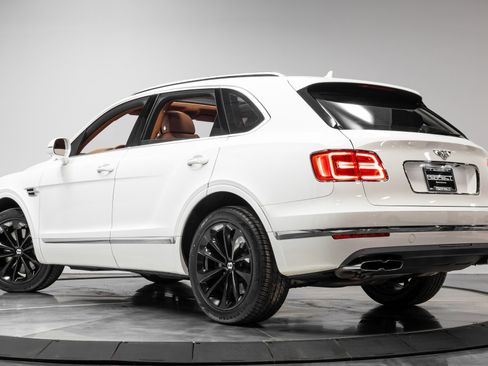 Used 2019 Bentley Bentayga image 45