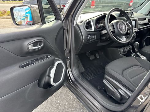Used 2020 Jeep Renegade Latitude w/ Cold Weather Group image 7