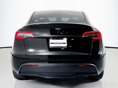 Used 2024 Tesla Model Y Long Range image 3