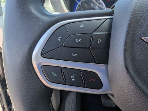 Used 2023 Chrysler Pacifica Touring-L FWD image 24