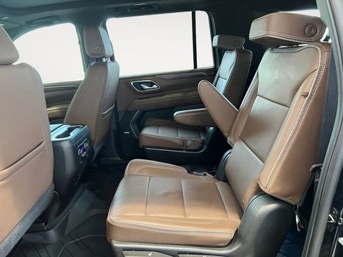 Used 2024 Chevrolet Suburban High Country w/ Premium Package image 11