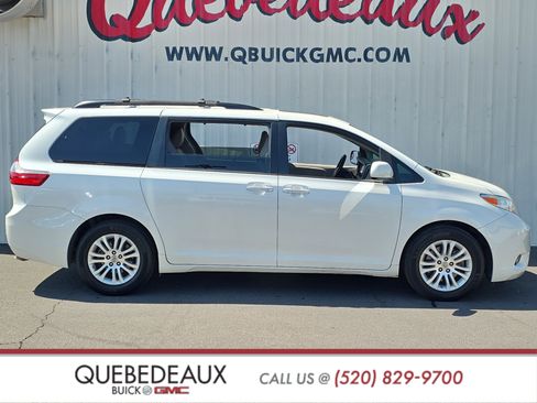 Used 2015 Toyota Sienna XLE w/ XLE Navigation Package FWD image 8