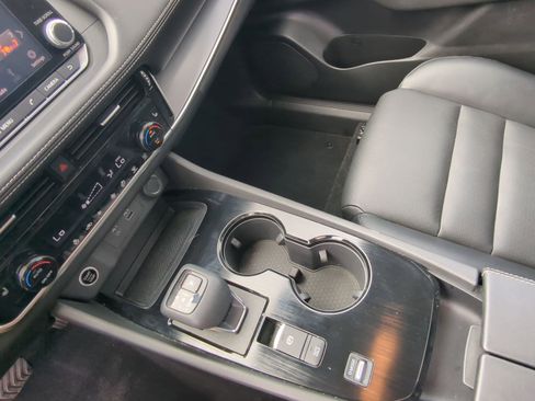 Used 2021 Nissan Rogue SV w/ Premium Package image 18