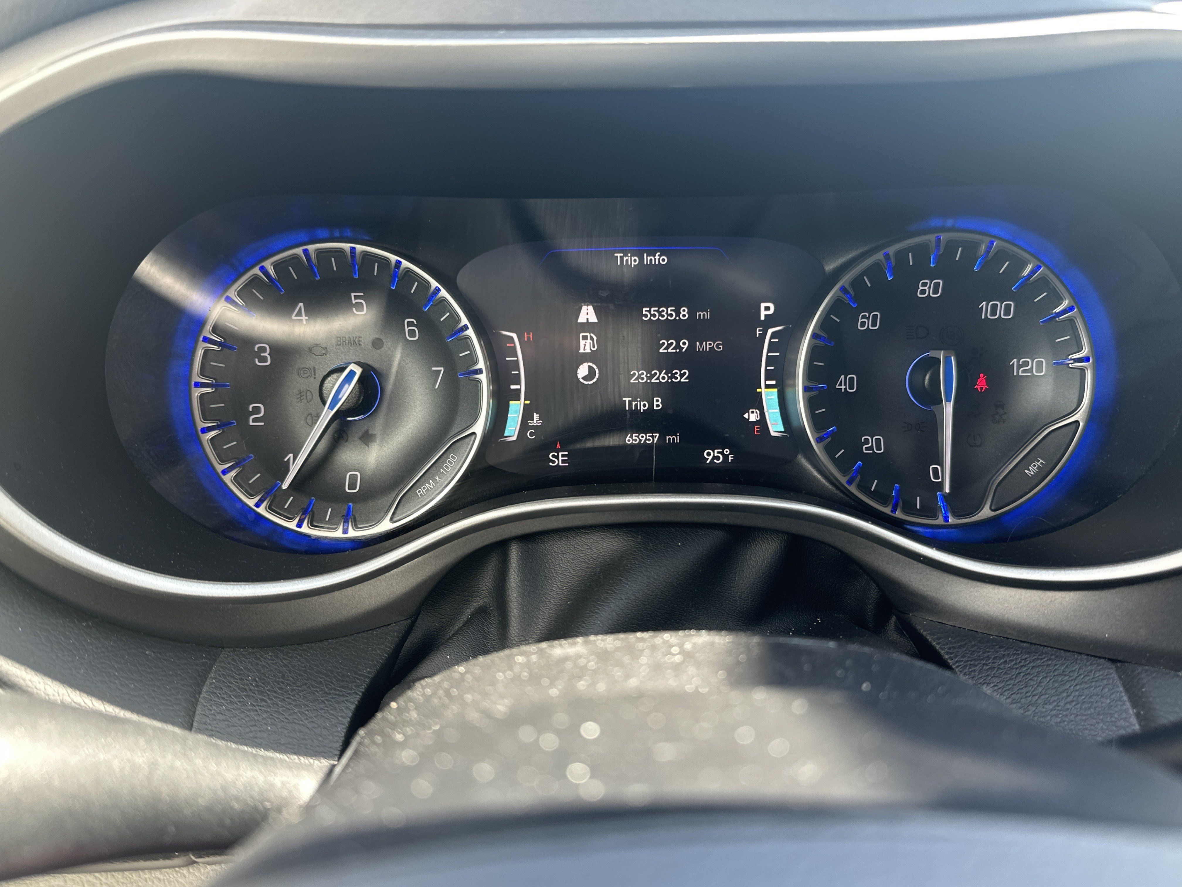 Used 2023 Chrysler Pacifica Touring-L FWD image 20