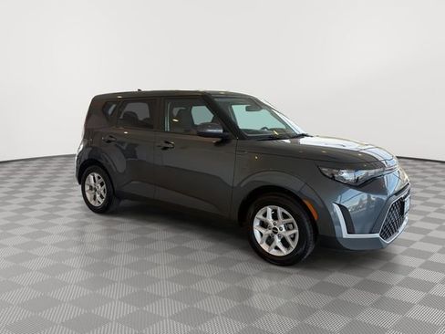 Used 2025 Kia Soul LX FWD image 13