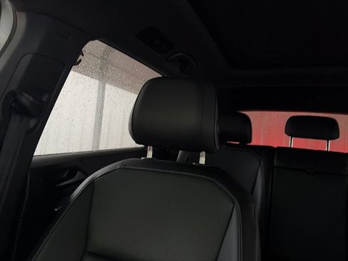 Certified 2023 Volkswagen Tiguan SE R-Line FWD image 23