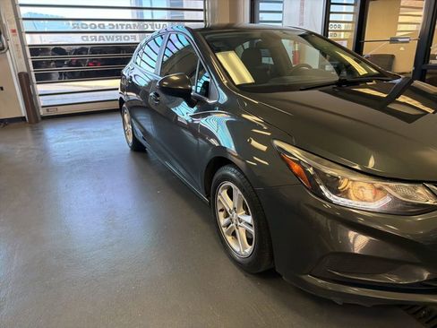 Used 2018 Chevrolet Cruze LT w/ Convenience Package image 1
