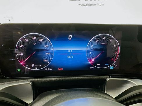 Used 2024 Mercedes-Benz GLB 250 4MATIC w/ Exclusive Package image 9