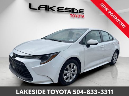 Used 2024 Toyota Corolla LE image 3