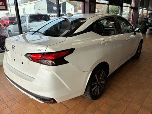 Used 2021 Nissan Versa SV image 8