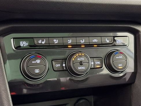 Used 2020 Volkswagen Tiguan SEL image 16