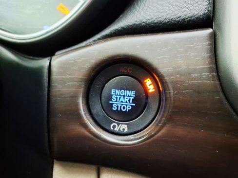 Used 2018 Jeep Grand Cherokee Laredo RWD image 23