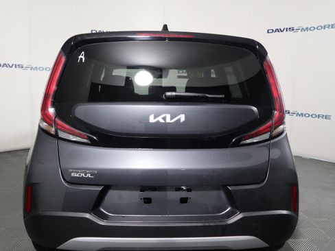 Used 2025 Kia Soul LX w/ LX Technology Package FWD image 7