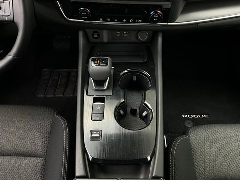 Used 2025 Nissan Rogue SV image 15