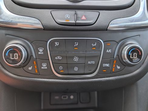 Used 2024 Chevrolet Equinox LT FWD image 25