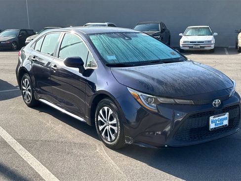 Used 2022 Toyota Corolla LE image 2
