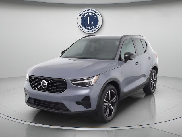 New 2026 Volvo XC40 B5 Core w/ Climate Package AWD/4WD image 1