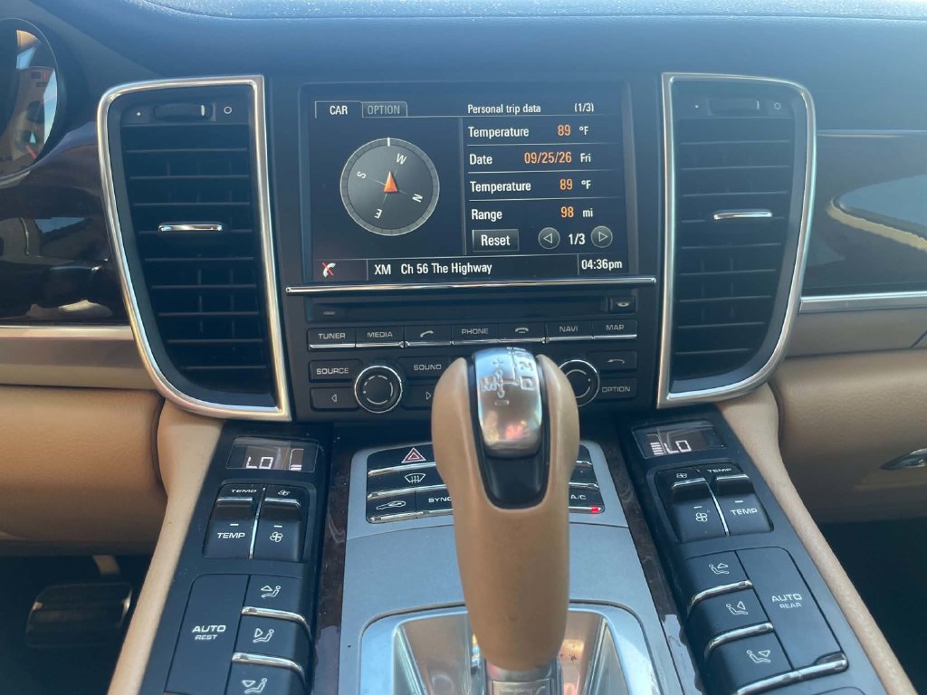 Used 2015 Porsche Panamera 4 w/ Premium Package Plus AWD/4WD image 15