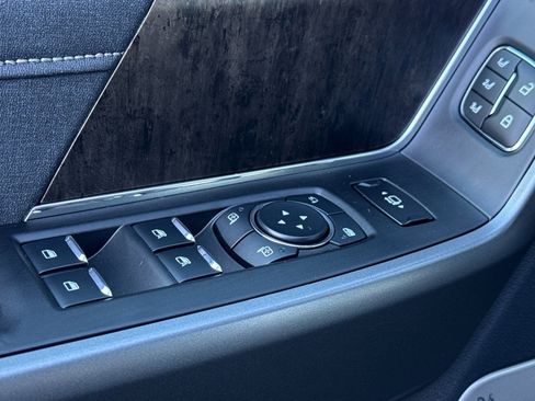 New 2026 Ford F250 Lariat w/ Black Appearance Package image 12