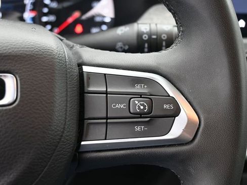 Used 2024 Jeep Compass Latitude image 31