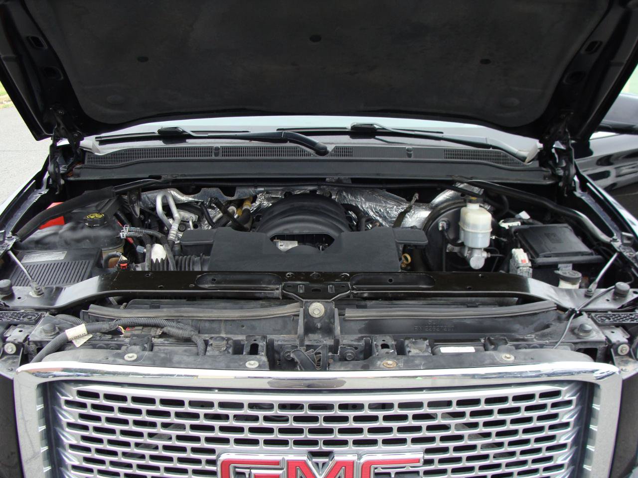 Used 2015 GMC Yukon XL Denali w/ Touring Package AWD/4WD image 30