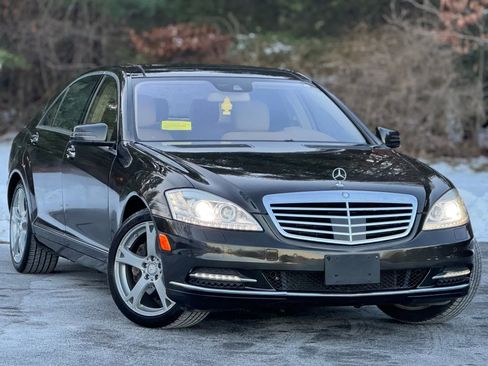 Used 2013 Mercedes-Benz S 550 S 550 4MATIC Sedan 4D image 2