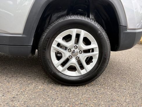 Used 2017 Jeep Compass Sport w/ Tech Group AWD/4WD image 9