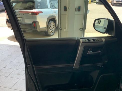 Used 2021 Toyota 4Runner Limited AWD/4WD image 6