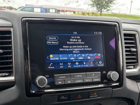 Used 2024 Nissan Frontier SV RWD image 18