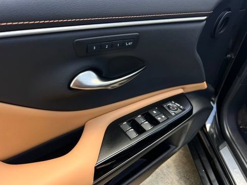 Used 2022 Lexus ES 350 w/ Premium Package FWD image 11