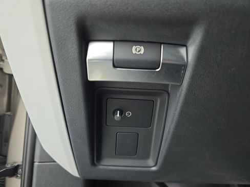 Used 2023 Land Rover Defender 110 X-Dynamic SE image 25