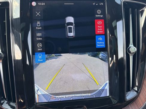 Certified 2023 Volvo XC60 B5 Plus w/ Climate Package image 22