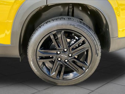 Used 2025 Chevrolet Trax ACTIV FWD image 11